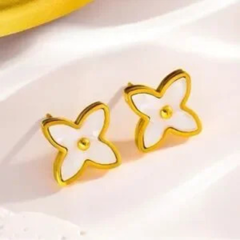 Gold Floral White Pearl Earrings (2024)